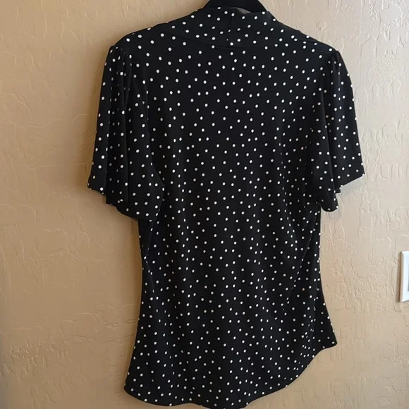Dress top SS NWT black white dot V neck Large non cling fitted flowing stitchfix - Picture 4 of 7